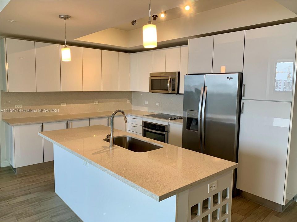 Recently Rented: $4,500 (2 beds, 2 baths, 1369 Square Feet)