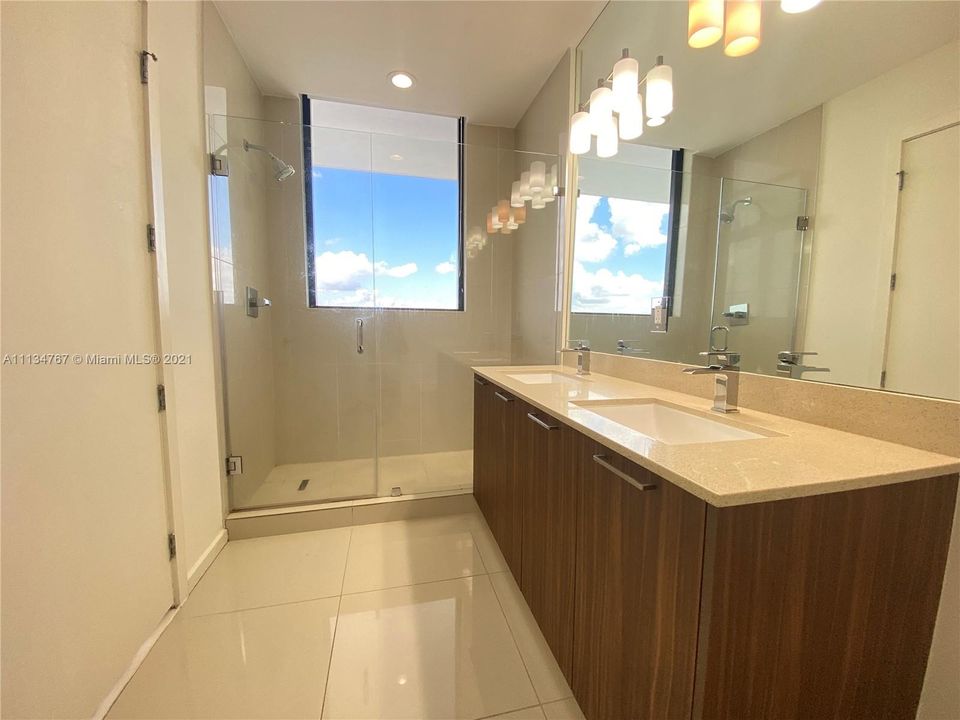 Recientemente alquilado: $4,200 (3 camas, 2 baños, 1557 Pies cuadrados)