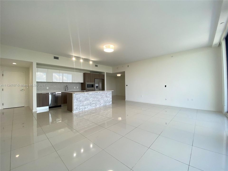 Recientemente alquilado: $4,200 (3 camas, 2 baños, 1557 Pies cuadrados)