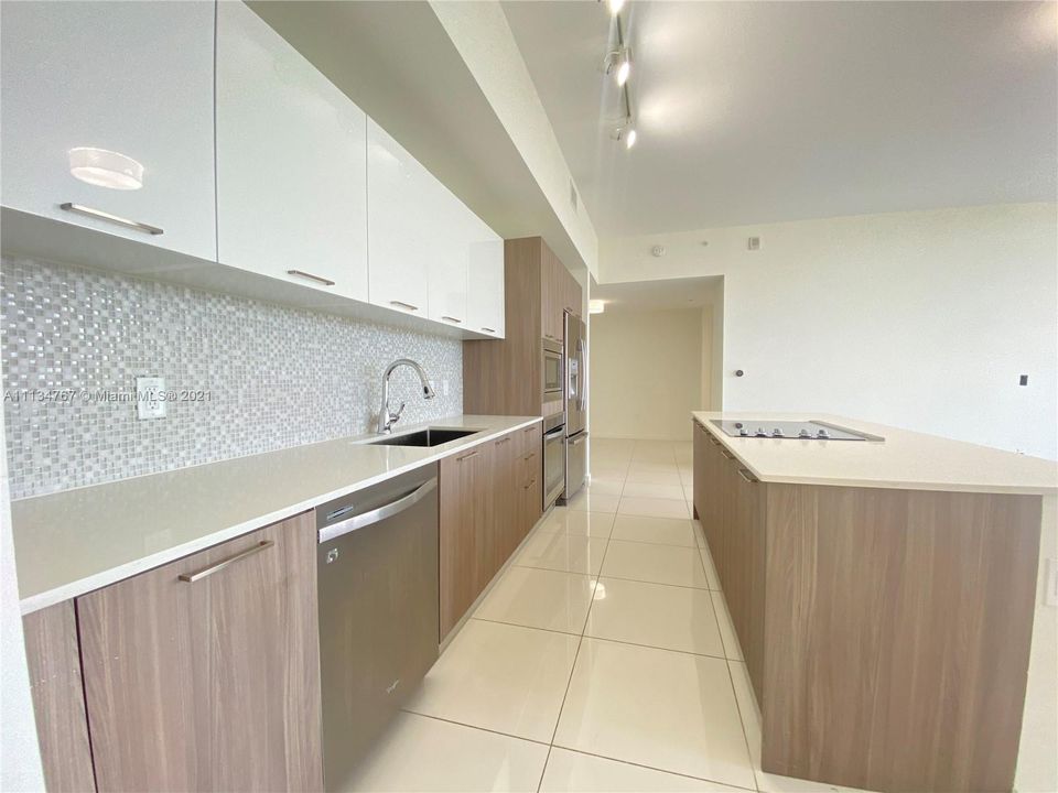 Recientemente alquilado: $4,200 (3 camas, 2 baños, 1557 Pies cuadrados)