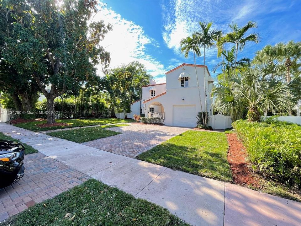 Recently Sold: $2,190,000 (4 beds, 4 baths, 2226 Square Feet)