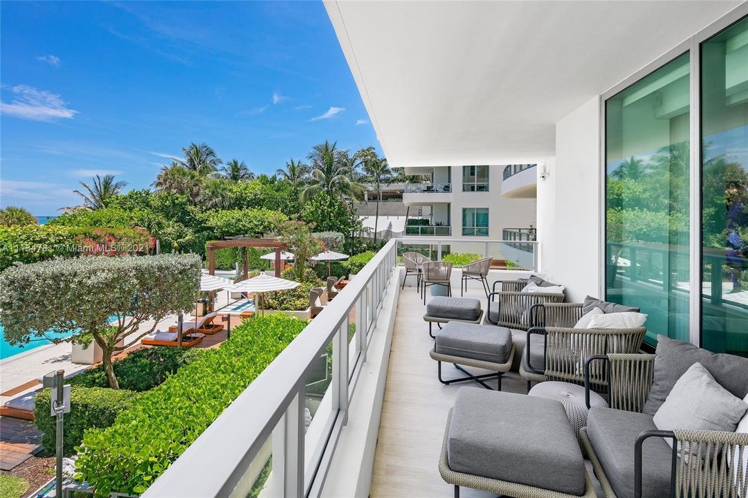 Recently Sold: $14,995,000 (4 beds, 4 baths, 6009 Square Feet)