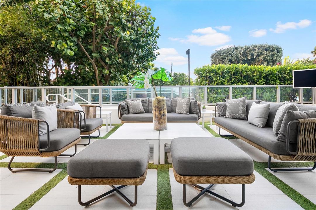 Recently Sold: $14,995,000 (4 beds, 4 baths, 6009 Square Feet)