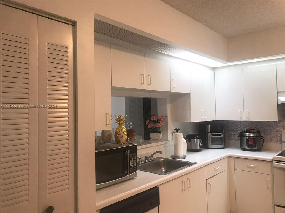 Recently Rented: $1,500 (1 beds, 1 baths, 1033 Square Feet)