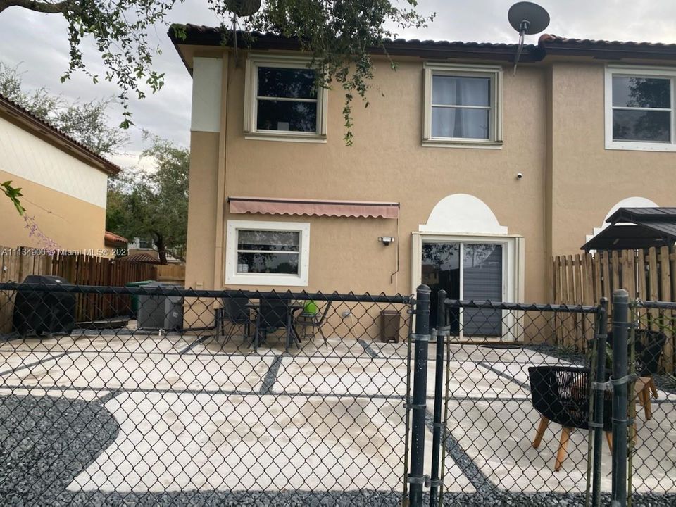 Recently Sold: $420,000 (3 beds, 2 baths, 1700 Square Feet)