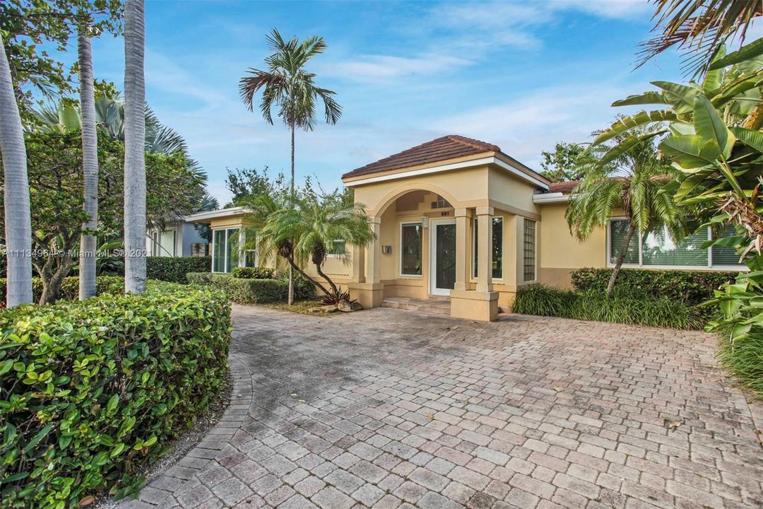 Recently Sold: $1,699,000 (4 beds, 3 baths, 2920 Square Feet)