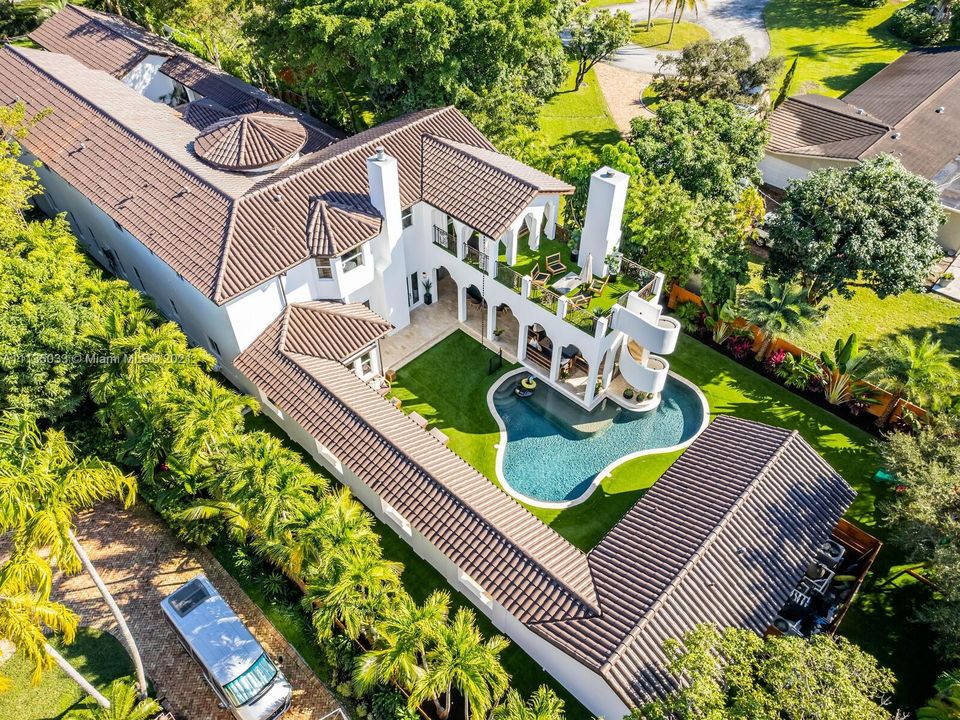 Recently Sold: $5,899,000 (7 beds, 6 baths, 6583 Square Feet)