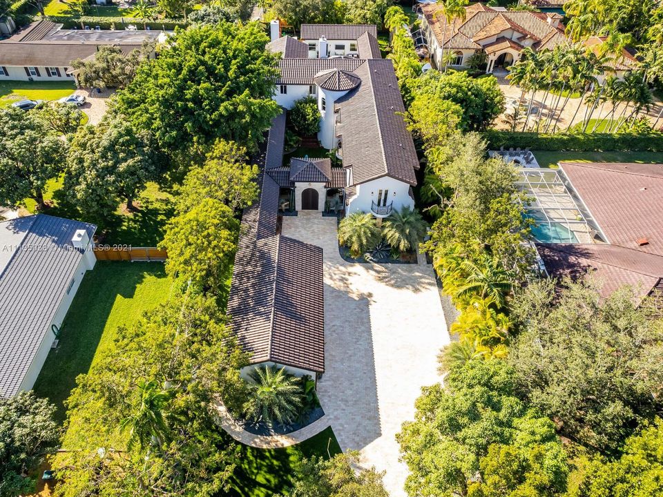 Recently Sold: $5,899,000 (7 beds, 6 baths, 6583 Square Feet)