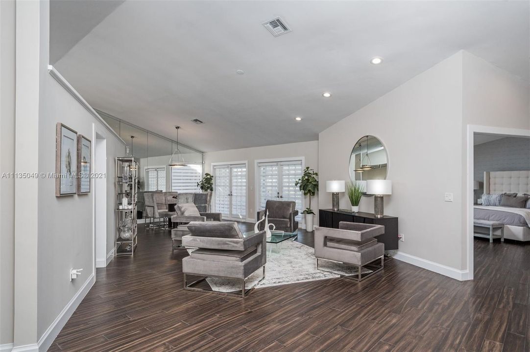 Recently Sold: $749,000 (3 beds, 2 baths, 2581 Square Feet)