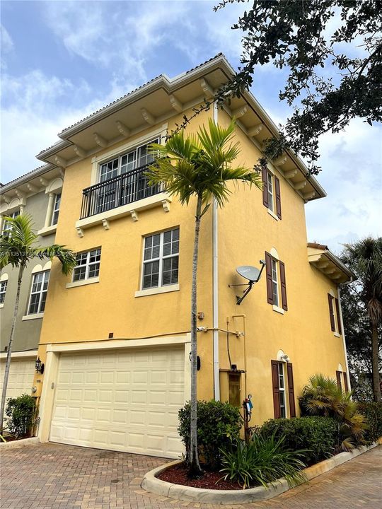 Recently Rented: $2,890 (2 beds, 2 baths, 1467 Square Feet)