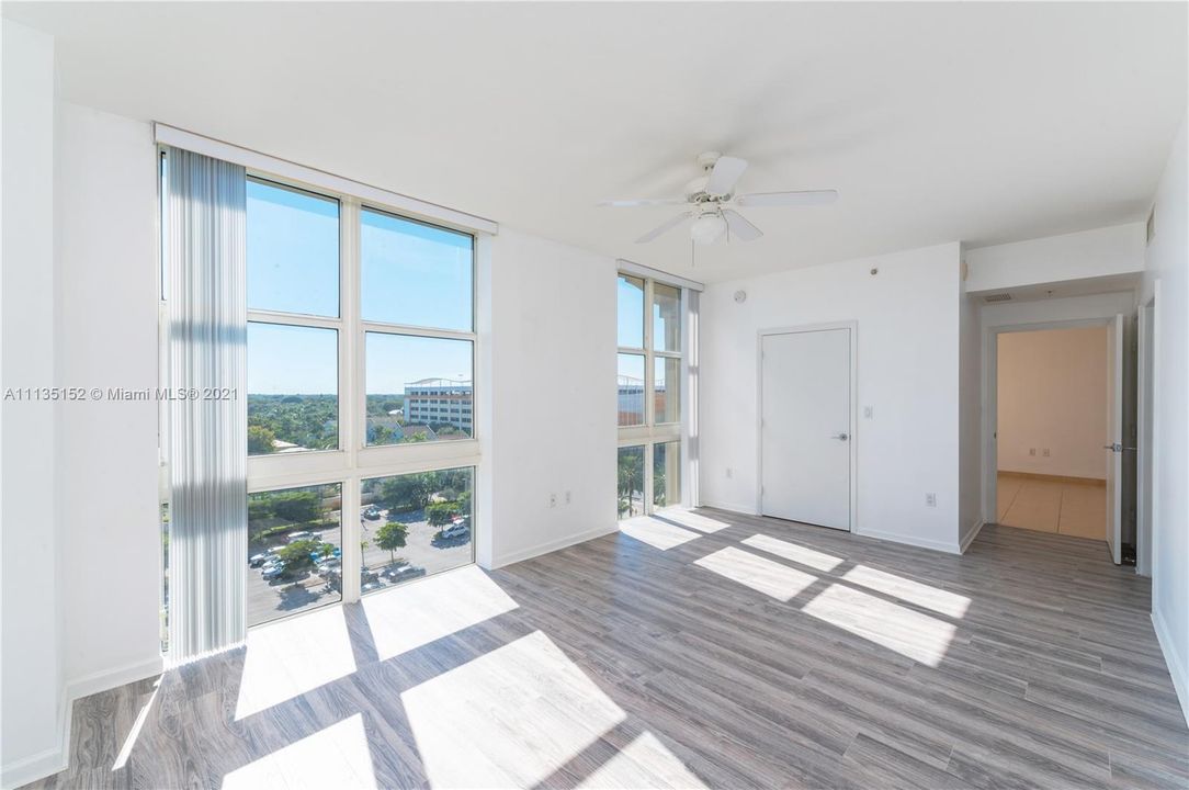 Recently Sold: $350,000 (1 beds, 1 baths, 820 Square Feet)