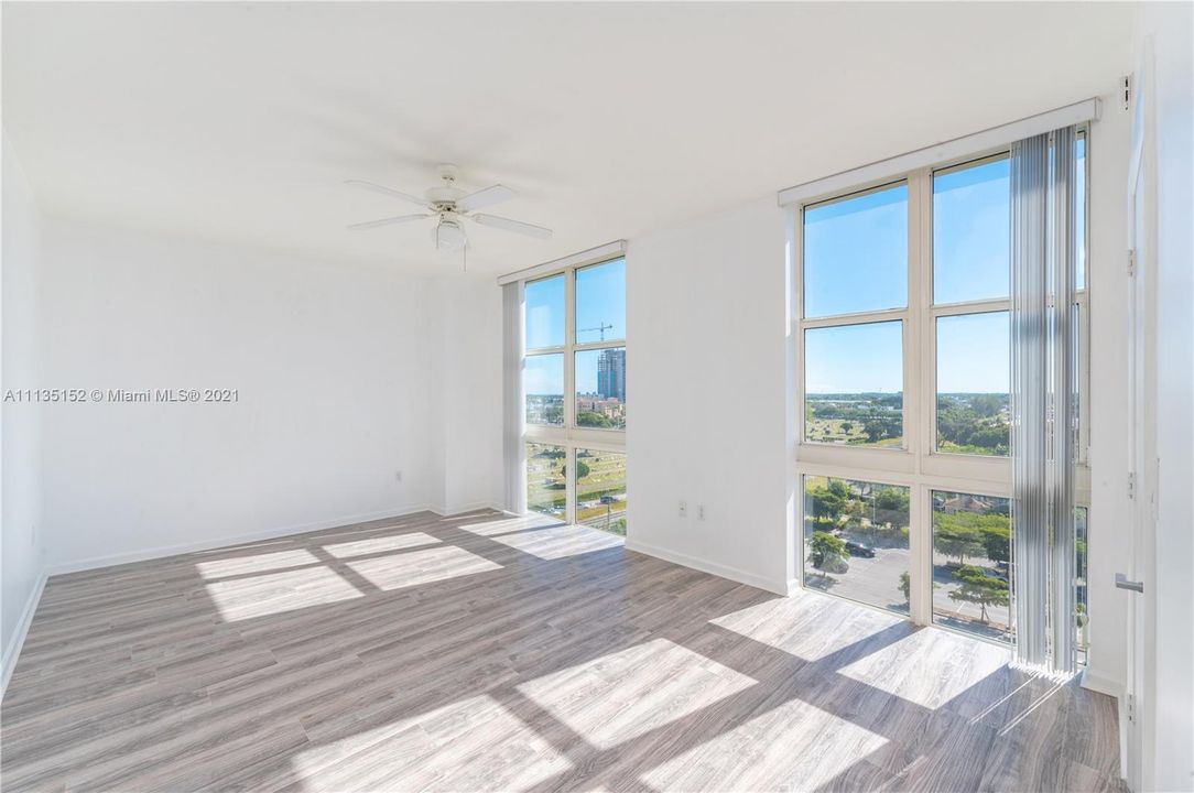 Recently Sold: $350,000 (1 beds, 1 baths, 820 Square Feet)