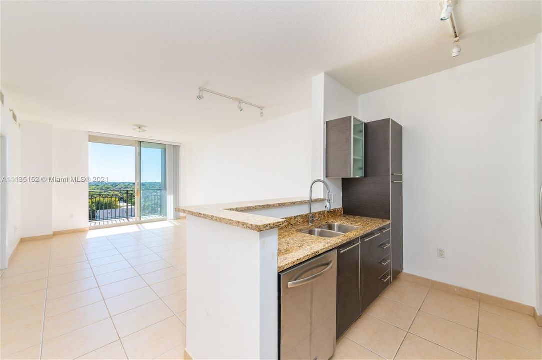 Recently Sold: $350,000 (1 beds, 1 baths, 820 Square Feet)