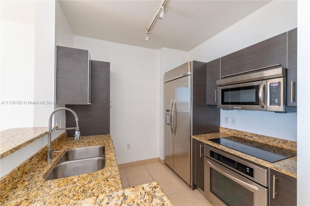 Recently Sold: $350,000 (1 beds, 1 baths, 820 Square Feet)