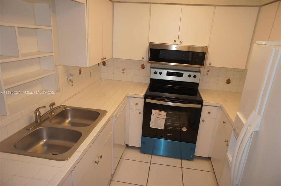 Recently Rented: $2,000 (3 beds, 1 baths, 2012 Square Feet)