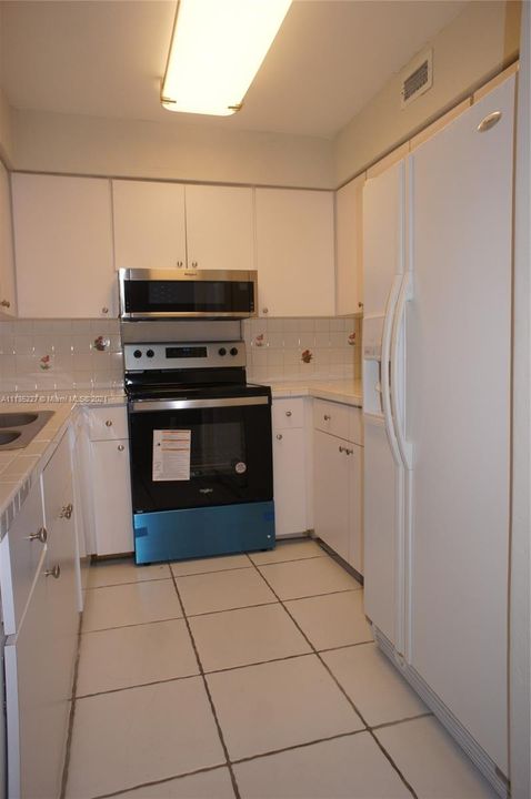 Recently Rented: $2,000 (3 beds, 1 baths, 2012 Square Feet)