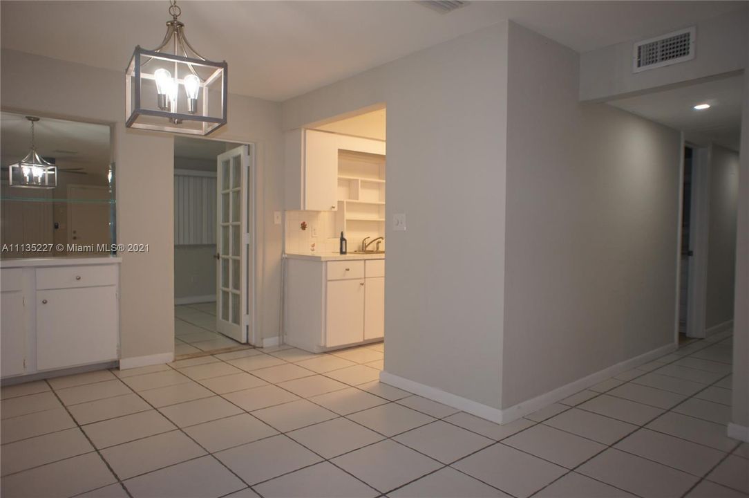 Recently Rented: $2,000 (3 beds, 1 baths, 2012 Square Feet)