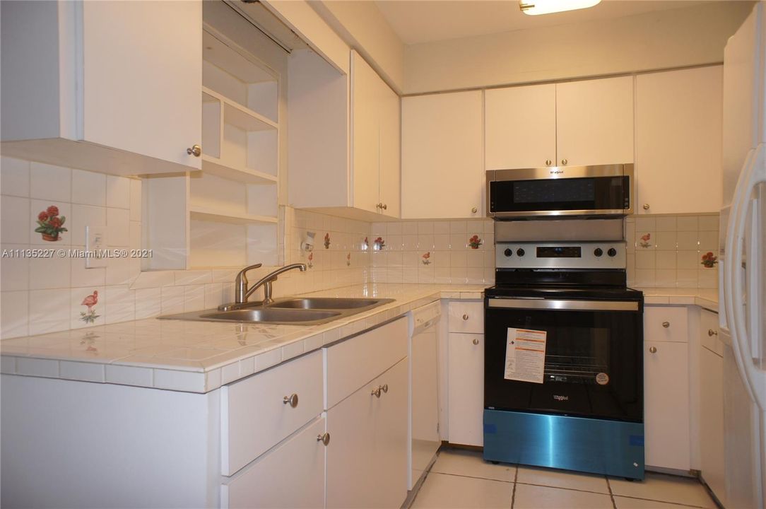 Recently Rented: $2,000 (3 beds, 1 baths, 2012 Square Feet)