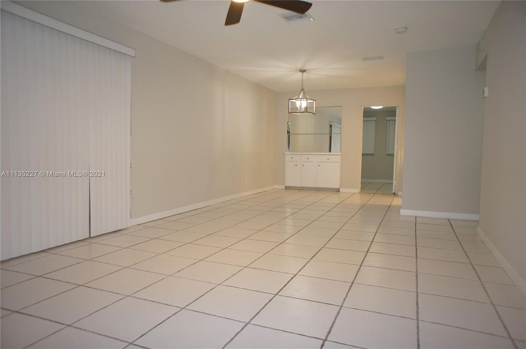 Recently Rented: $2,000 (3 beds, 1 baths, 2012 Square Feet)