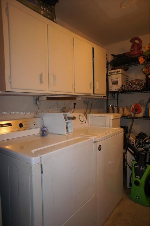 Recently Rented: $2,000 (3 beds, 1 baths, 2012 Square Feet)