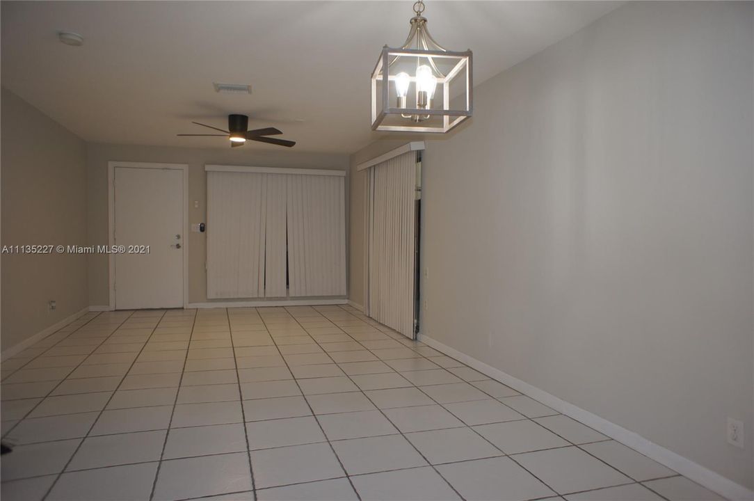 Recently Rented: $2,000 (3 beds, 1 baths, 2012 Square Feet)