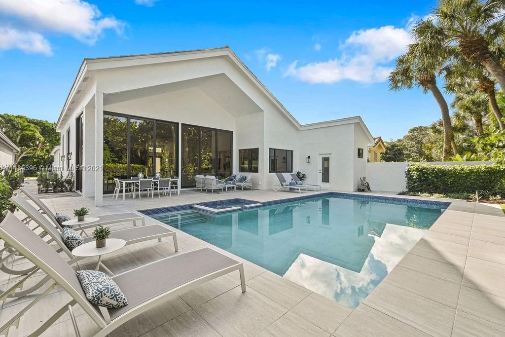 Recently Sold: $2,700,000 (3 beds, 4 baths, 2692 Square Feet)