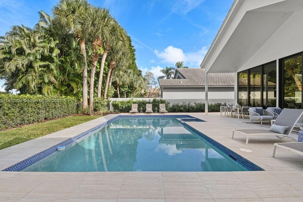 Recently Sold: $2,700,000 (3 beds, 4 baths, 2692 Square Feet)