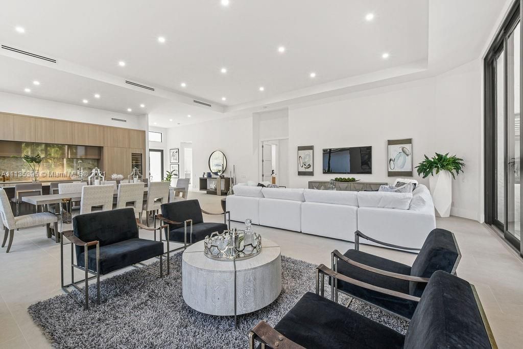 Recently Sold: $2,700,000 (3 beds, 4 baths, 2692 Square Feet)