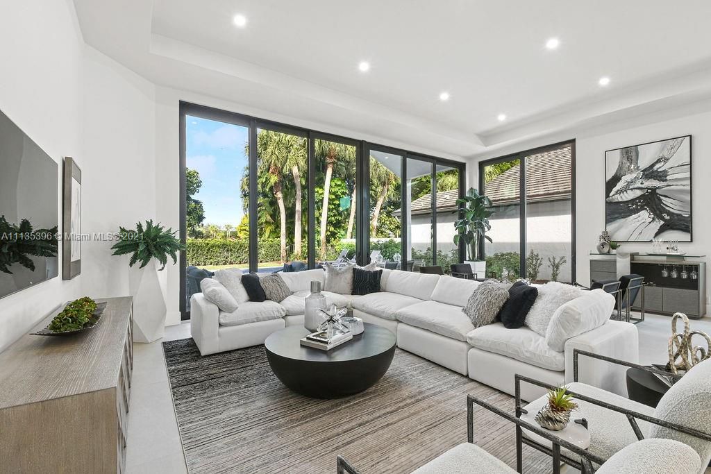 Recently Sold: $2,700,000 (3 beds, 4 baths, 2692 Square Feet)