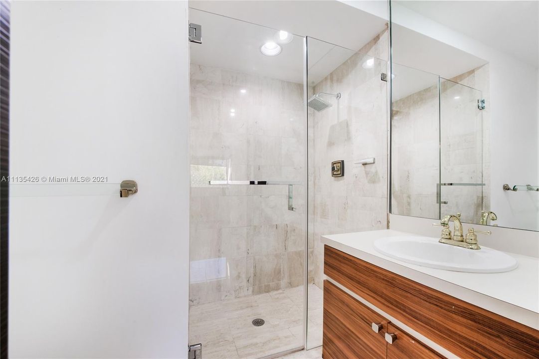 Недавно арендовано: $17,900 (4 спален, 3 ванн, 3180 Квадратных фут)