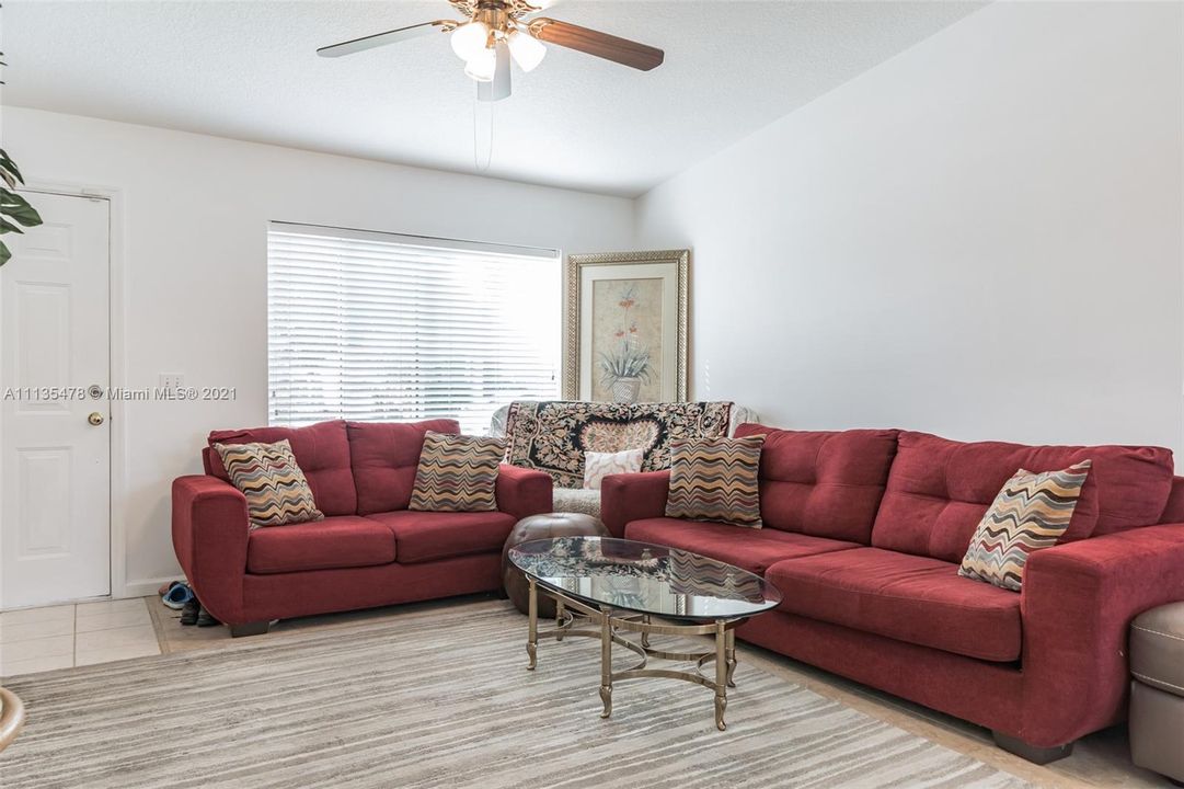 Recently Sold: $298,000 (3 beds, 2 baths, 1120 Square Feet)