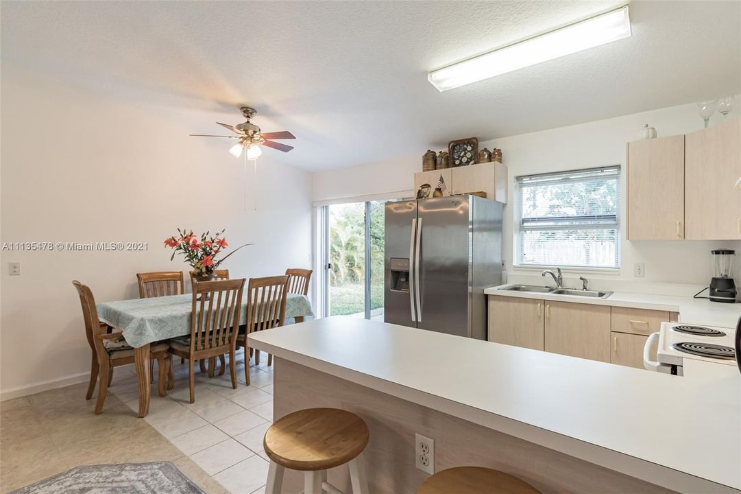 Recently Sold: $298,000 (3 beds, 2 baths, 1120 Square Feet)