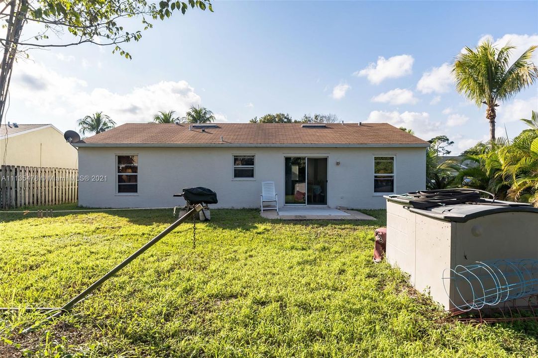 Recently Sold: $298,000 (3 beds, 2 baths, 1120 Square Feet)