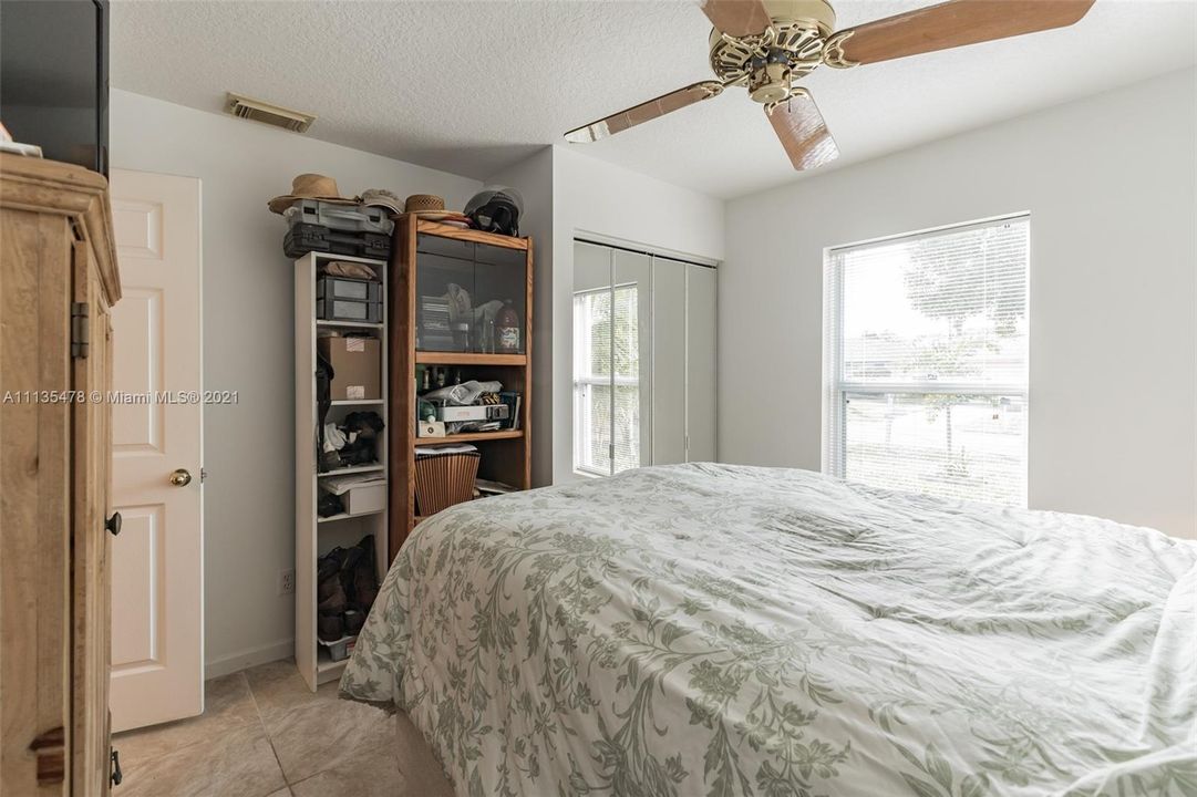 Recently Sold: $298,000 (3 beds, 2 baths, 1120 Square Feet)