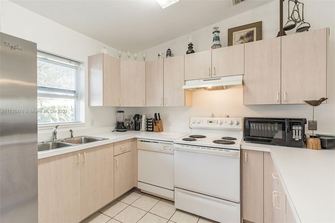 Recently Sold: $298,000 (3 beds, 2 baths, 1120 Square Feet)