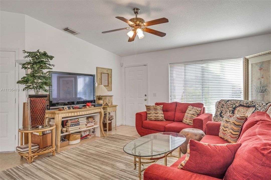 Recently Sold: $298,000 (3 beds, 2 baths, 1120 Square Feet)