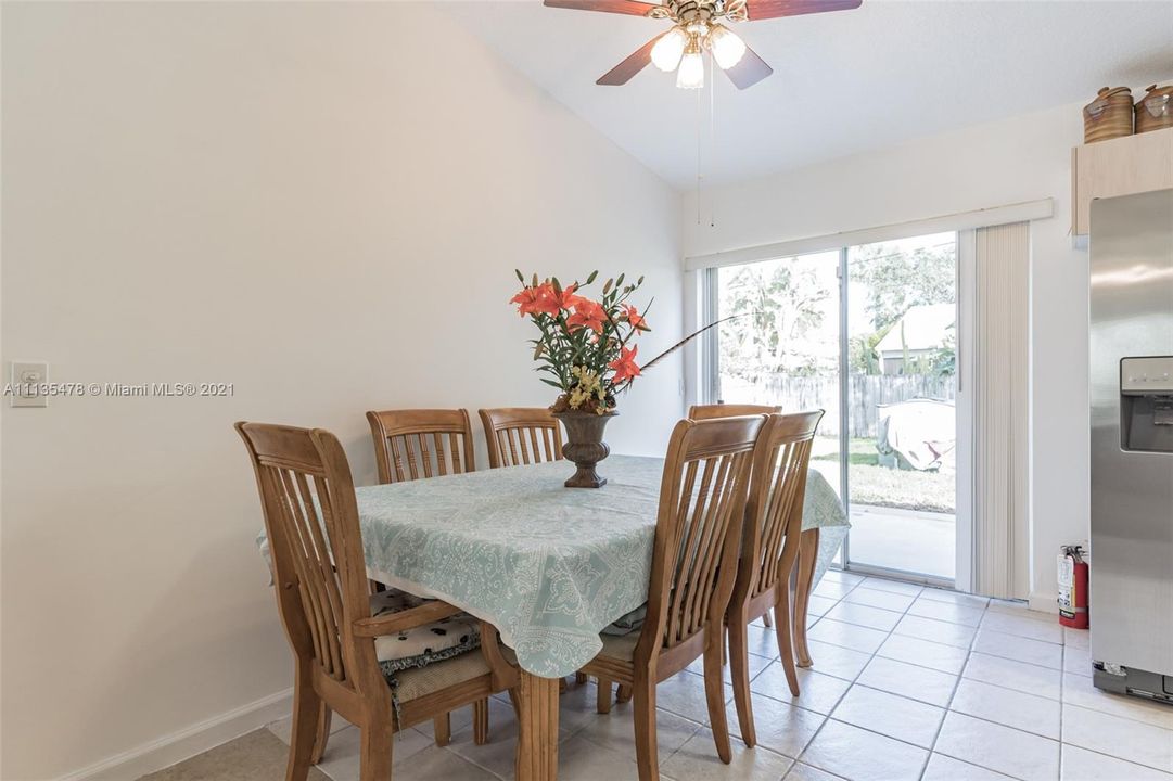 Recently Sold: $298,000 (3 beds, 2 baths, 1120 Square Feet)
