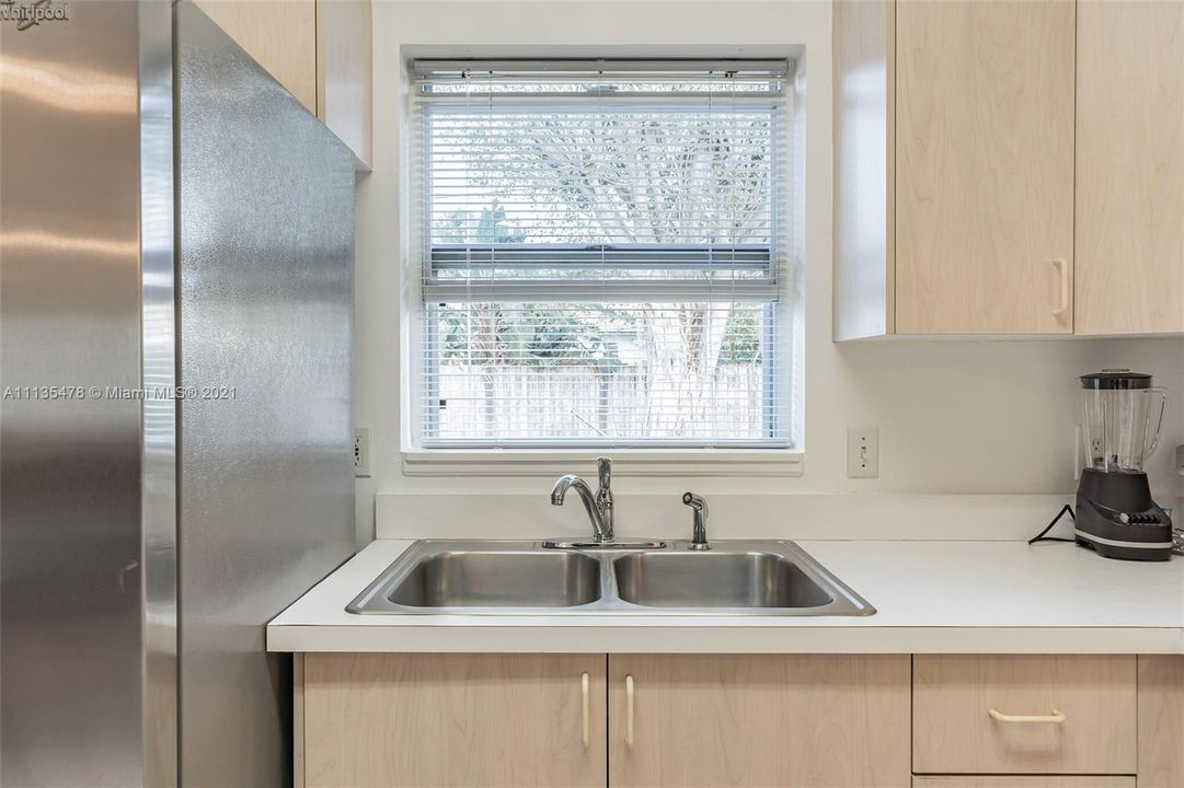 Recently Sold: $298,000 (3 beds, 2 baths, 1120 Square Feet)