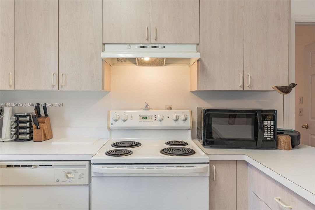 Recently Sold: $298,000 (3 beds, 2 baths, 1120 Square Feet)
