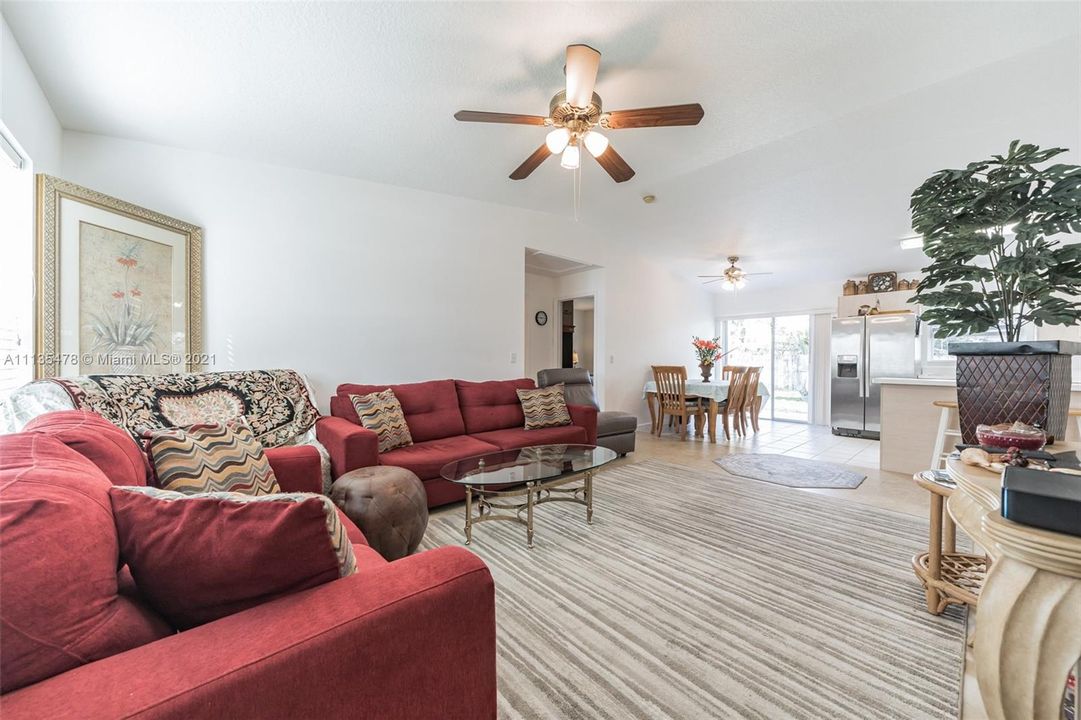 Recently Sold: $298,000 (3 beds, 2 baths, 1120 Square Feet)