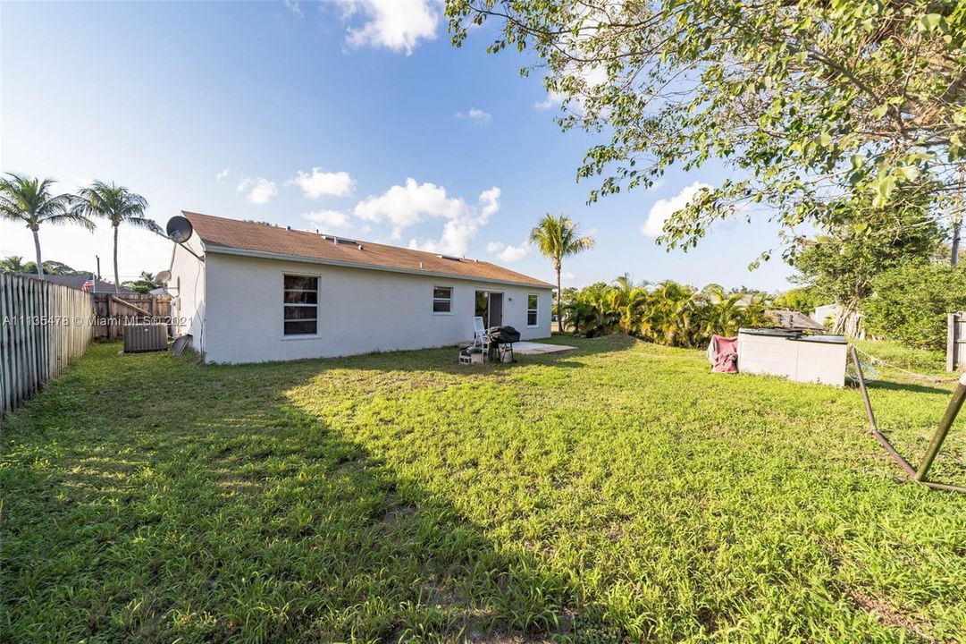 Recently Sold: $298,000 (3 beds, 2 baths, 1120 Square Feet)