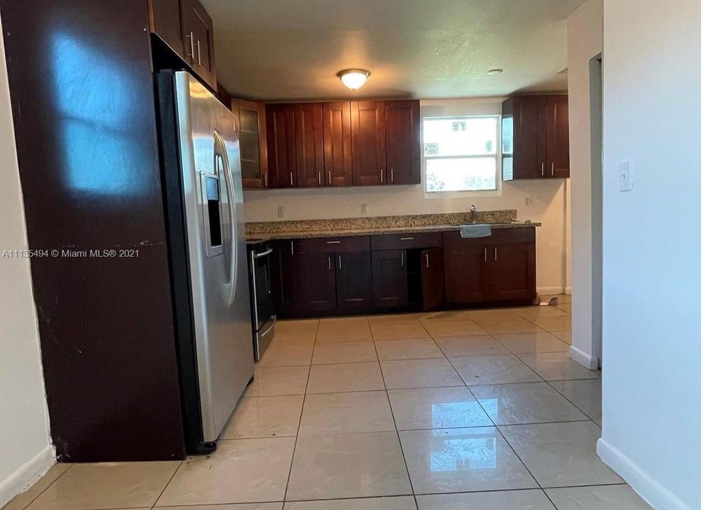 Recently Rented: $2,400 (2 beds, 1 baths, 1122 Square Feet)