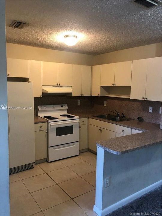 Recently Rented: $1,600 (2 beds, 2 baths, 884 Square Feet)