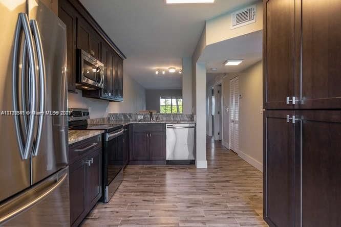 Vendido Recientemente: $182,500 (2 camas, 2 baños, 822 Pies cuadrados)