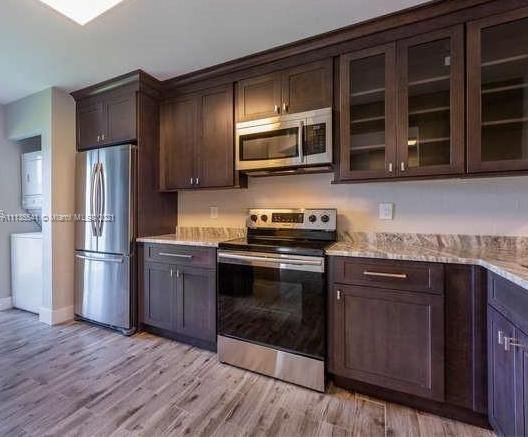 Kitchen cabinets and washer/dryer