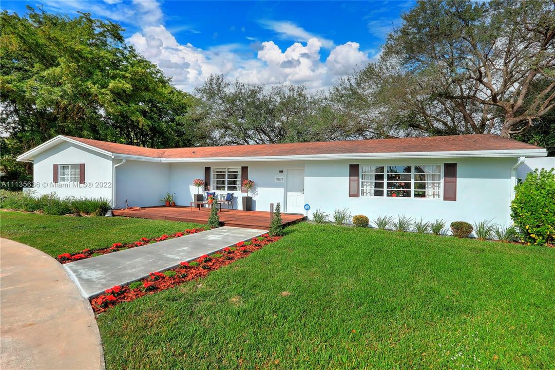 A lovely home on a very large lot. Sunny Miami !