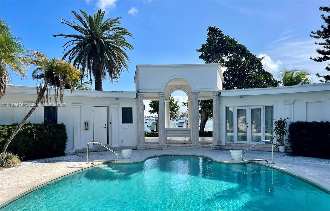 Recently Sold: $6,000,000 (5 beds, 6 baths, 7270 Square Feet)