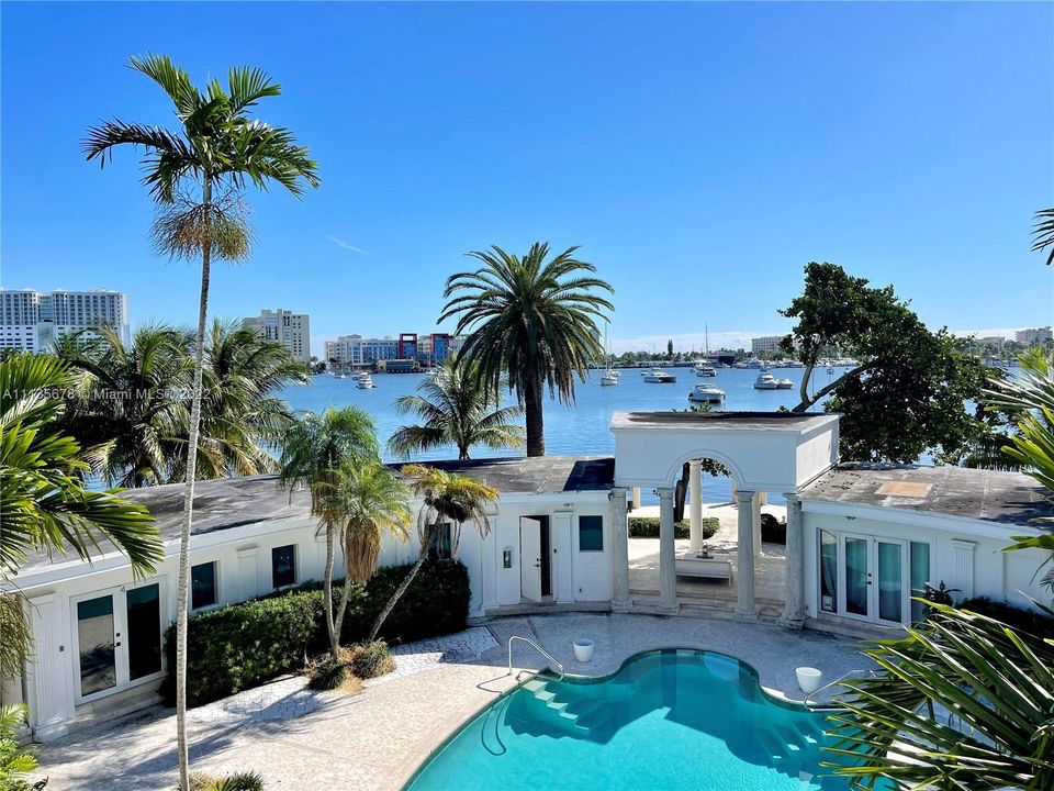 Recently Sold: $6,000,000 (5 beds, 6 baths, 7270 Square Feet)