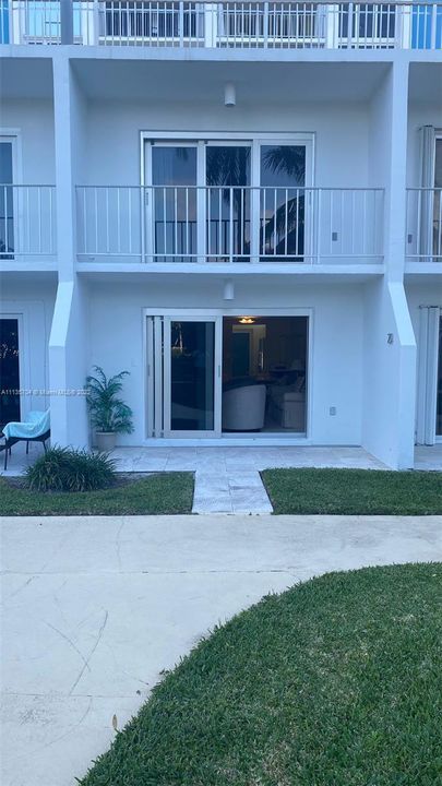 Recently Rented: $5,000 (2 beds, 2 baths, 1042 Square Feet)