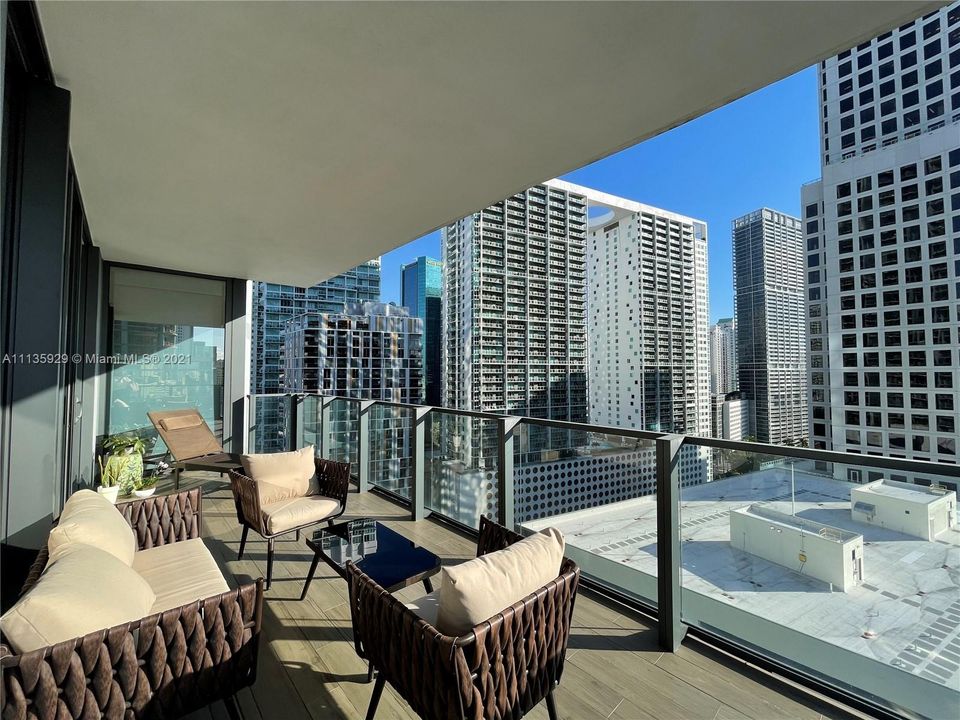 Recently Sold: $989,000 (2 beds, 2 baths, 1265 Square Feet)